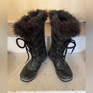 Women's Black Faux Fur-Lined Winter Boots